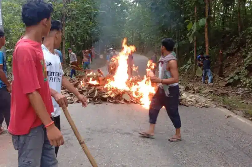 জুম্ম ছাত্র-জনতার ডাকে সকাল-সন্ধ্যা সড়ক অবরোধ চলছে।