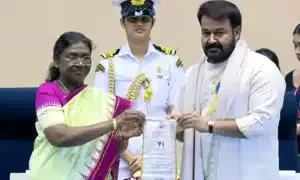 দাদাসাহেব ফালকে পুরস্কার গ্রহণ করলেন মালয়ালম সুপারস্টার মোহনলাল।