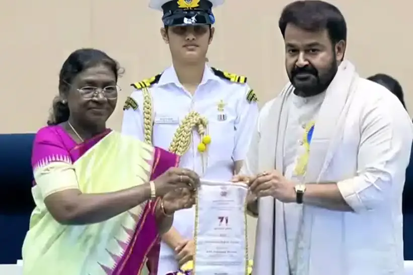 দাদাসাহেব ফালকে পুরস্কার গ্রহণ করলেন মালয়ালম সুপারস্টার মোহনলাল।