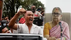 প্রধানমন্ত্রীর সরকারি বাসভবনের সামনে বিক্ষোভ করেছে আন্দোলনকারীদের একটি অংশ।