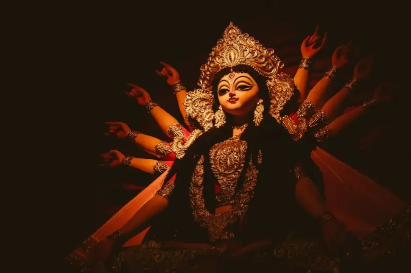 শারদীয় দুর্গোৎসব উপলক্ষে বাংলাদেশের সরকারি চাকরিজীবীরা এ বছর টানা চারদিনের ছুটি উপভোগ করবেন।