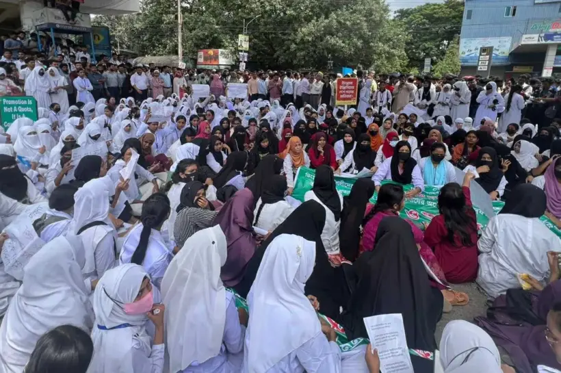 ছয় দফা দাবি বাস্তবায়নের দাবিতে ফুঁসে ওঠেছেন কারিগরি শিক্ষার্থীরা।