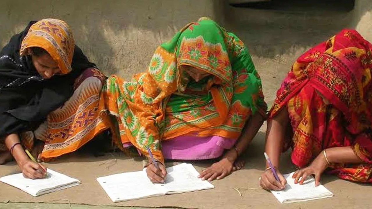 বাংলাদেশে এখনো ২২.১ শতাংশ জনগোষ্ঠী নিরক্ষর।