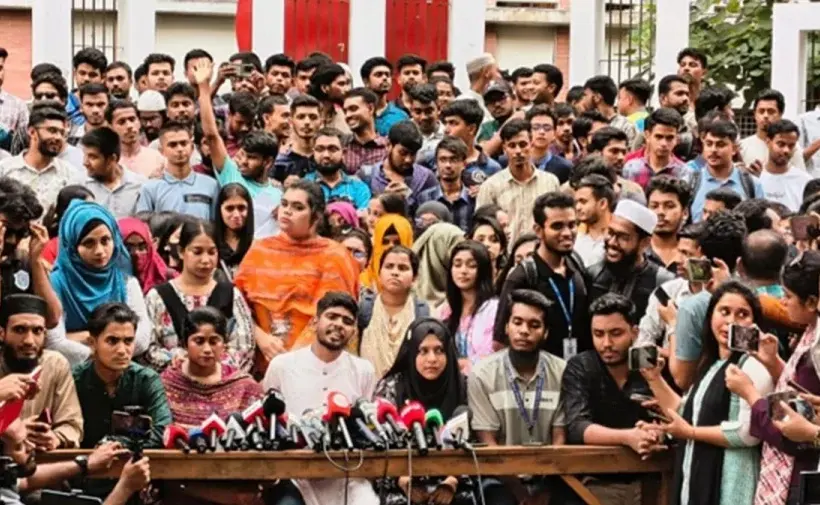 আগামী সোমবারের মধ্যে কঠোর আন্দোলনে নামার হুঁশিয়ারি দিয়েছেন শিক্ষার্থীরা।