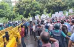 বেসরকারি প্রাথমিক শিক্ষকদের ওপর জলকামান ও সাউন্ড গ্রেনেড নিক্ষেপ করেছে পুলিশ।
