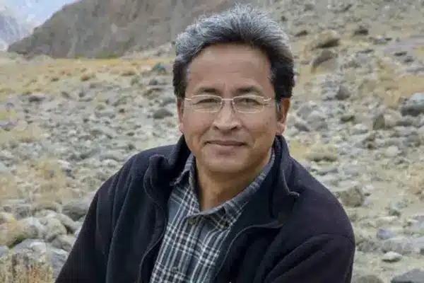 লাদাখ রাজ্য প্রতিষ্ঠার দাবিতে সোচ্চার সমাজকর্মী সোনম ওয়াংচুককে গ্রেপ্তার করা হয়েছে।