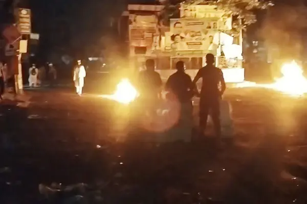 মাদ্রাসার শিক্ষার্থী ও জশনে জুলুসের সমর্থকদের মধ্যে সংঘর্ষে আহত শতাধিক হাটহাজারী মাদ্রাসার শিক্ষার্থী ও জশনে জুলুসের সমর্থকদের মধ্যে সংঘর্ষের ঘটনা ঘটেছে।