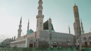 সৌদি আরবের মদিনায় মসজিদে নববীর কাছে ক্ষেপণাস্ত্র বিস্ফোরণের ঘটনা ঘটেছে।