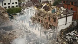 ইউক্রেনের রাজধানী কিয়েভ আবারও রাশিয়ার ভয়াবহ হামলার মুখে পড়েছে।