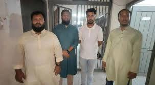 সমন্বয়ক পরিচয়ে চাঁদাবাজির সময় সাবেক সমন্বয়ক সাইফুল ইসলাম রাব্বিসহ পাঁচজনকে আটক করেছে সেনাবাহিনী।