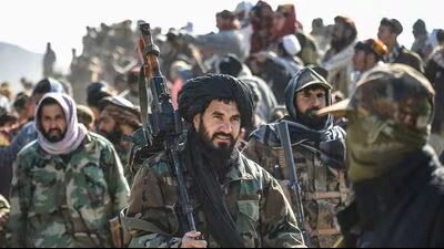 আফগানিস্তান ও পাকিস্তান সীমান্তে ফের রক্তক্ষয়ী সংঘর্ষে জড়িয়ে পড়েছে।