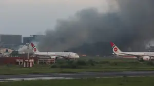 হযরত শাহজালাল আন্তর্জাতিক বিমানবন্দরের কার্গো ভিলেজে লাগা আগুন সূত্রপাতের চার ঘণ্টার বেশি সময় পেরিয়ে গেলেও নিয়ন্ত্রণে আনা যায়নি।