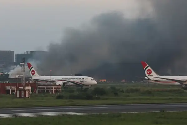 হযরত শাহজালাল আন্তর্জাতিক বিমানবন্দরের কার্গো ভিলেজে লাগা আগুন সূত্রপাতের চার ঘণ্টার বেশি সময় পেরিয়ে গেলেও নিয়ন্ত্রণে আনা যায়নি।