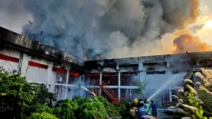 ভয়াবহ এই আগুনে ক্ষতির পরিমাণ হতে পারে হাজার কোটি টাকা।