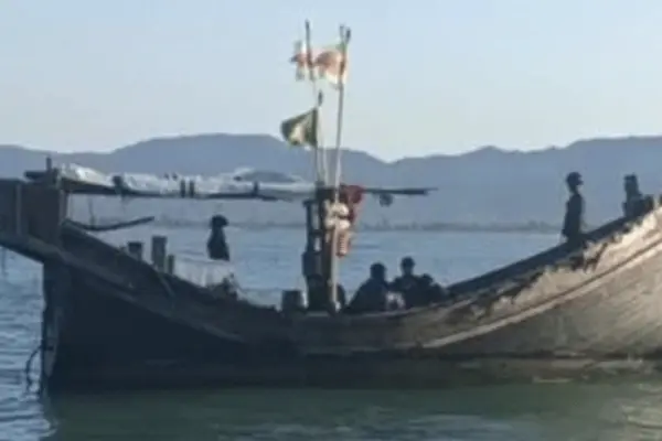 দুটি ট্রলারসহ ১৩ জেলেকে ধরে নিয়ে গেছে মিয়ানমারের সশস্ত্র বিদ্রোহী গোষ্ঠী আরাকান আর্মির (এএ) সদস্যরা।