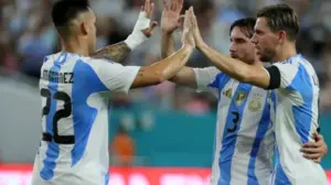 মায়ামির হার্ড রক স্টেডিয়ামের প্রীতি ম্যাচে ১-০ গোলের জয় পেয়েছে আর্জেন্টিনা।