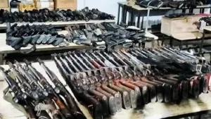 মিয়ানমার থেকে অন্তত সাতটি সীমান্ত পথ দিয়ে বাংলাদেশে অবৈধ অস্ত্রের চালান প্রবেশ করছে।