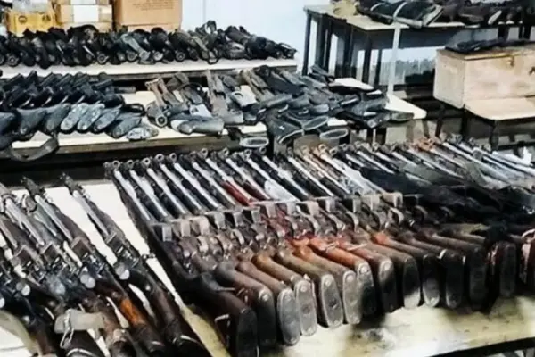 মিয়ানমার থেকে অন্তত সাতটি সীমান্ত পথ দিয়ে বাংলাদেশে অবৈধ অস্ত্রের চালান প্রবেশ করছে।