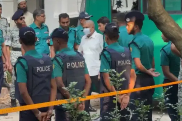 আত্মসমর্পণকারী সেনা কর্মকর্তারা আইনের প্রতি শ্রদ্ধাশীল বলে জানিয়েছেন তাদের আইনজীবী এম সরোয়ার হোসেন।