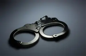 পিস্তল ঠেকিয়ে এক স্কুলছাত্রকে হুমকি দেওয়ার অভিযোগে এনসিপির রংপুর মহানগর সমন্বয় কমিটির এক সদস্যসহ দুই যুবককে গ্রেপ্তার করেছে পুলিশ।