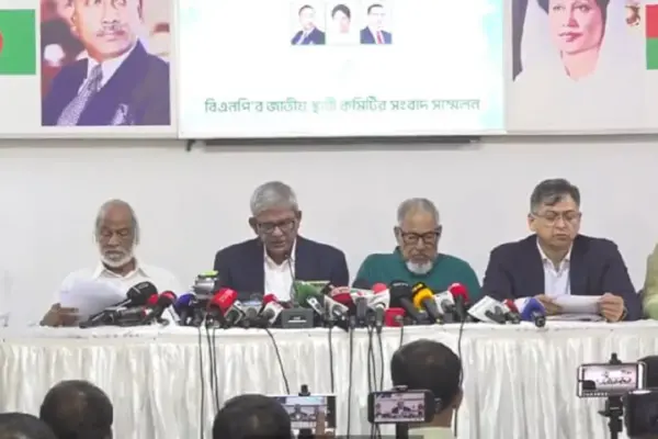 মির্জা ফখরুল ইসলাম আলমগীর স্পষ্ট জানিয়ে দিয়েছেন, জাতীয় নির্বাচনের দিন ছাড়া বিএনপি কোনোভাবেই গণভোটের সিদ্ধান্ত মেনে নেবে না।