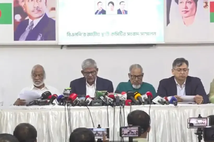 মির্জা ফখরুল ইসলাম আলমগীর স্পষ্ট জানিয়ে দিয়েছেন, জাতীয় নির্বাচনের দিন ছাড়া বিএনপি কোনোভাবেই গণভোটের সিদ্ধান্ত মেনে নেবে না।