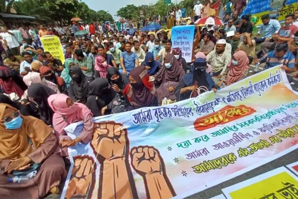 শনিবার বেলা ১১টা থেকে এই কর্মসূচি শুরু হয়।