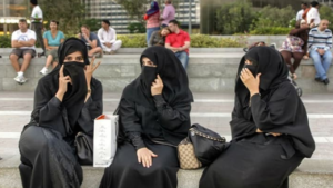 পর্তুগালে জনসমক্ষে বোরকা ও নিকাব পরা নিষিদ্ধের একটি আইন পাস করা হয়েছে।