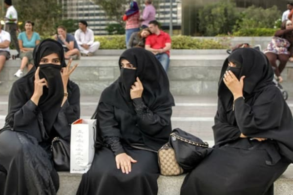 পর্তুগালে জনসমক্ষে বোরকা ও নিকাব পরা নিষিদ্ধের একটি আইন পাস করা হয়েছে।