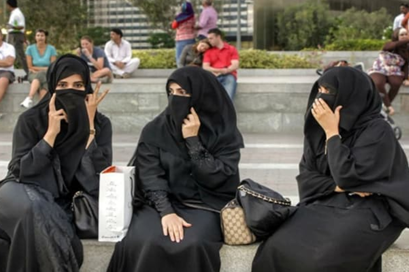 পর্তুগালে জনসমক্ষে বোরকা ও নিকাব পরা নিষিদ্ধের একটি আইন পাস করা হয়েছে।