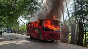 বিআরটিসির চলন্ত বাসে অগ্নিকাণ্ড ঘটেছে।