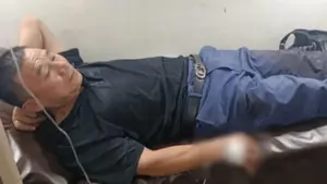 গুরুতর জখম হওয়া সেই বিদেশি নাগরিককে চট্টগ্রাম মেডিকেল কলেজ হাসপাতালে ভর্তি করা হয়েছে।