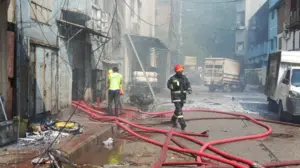 একটি পোশাক কারখানা ও কেমিক্যাল গোডাউনে আগুন লেগে ৯ জন নিহত হয়েছেন।