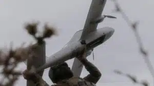 এক রাতের মধ্যে ইউক্রেনের ১৯৩টি ড্রোন ভূপাতিত করার দাবি করেছে রাশিয়ার সেনাবাহিনী।