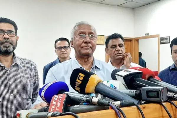 সাংবাদিকদের এ তথ্য জানান ইসির জ্যেষ্ঠ সচিব আখতার আহমেদ।