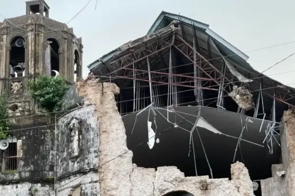 ফিলিপাইনের মধ্যাঞ্চলে শক্তিশালী ভূমিকম্পে হতাহতের সংখ্যা বাড়ছে।