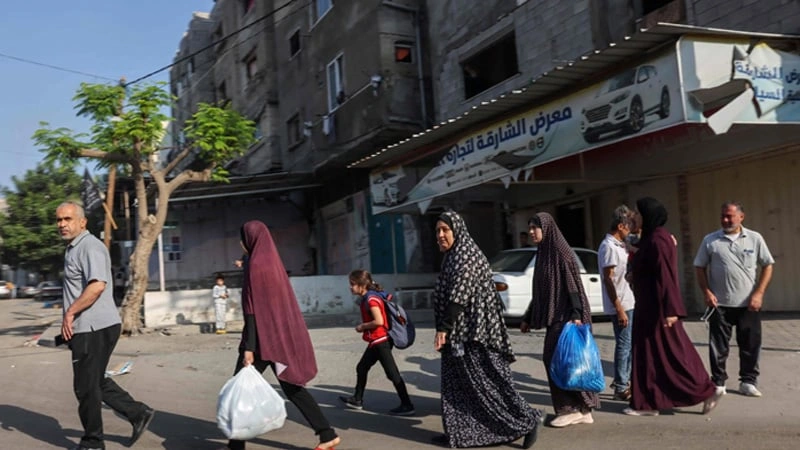 ফিলিস্তিনের গাজা শহর খালি করার পরিকল্পনা বাস্তবায়নে এখন পুরোদমে হামলা চালাচ্ছে ইসরায়েল।