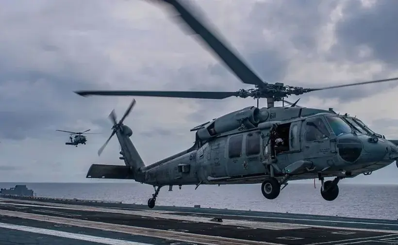 যুক্তরাষ্ট্রের নৌবাহিনীর একটি হেলিকপ্টার ও একটি যুদ্ধবিমান বিধ্বস্ত হয়েছে।