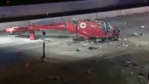 মহাসড়কের ওপর একটি মেডিকেল হেলিকপ্টার আছড়ে পড়েছে।