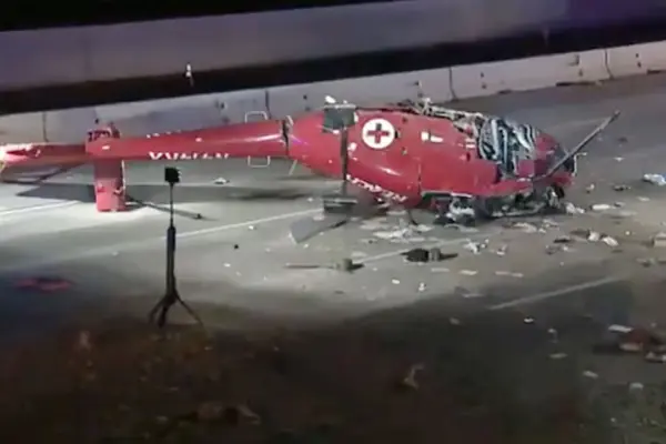 মহাসড়কের ওপর একটি মেডিকেল হেলিকপ্টার আছড়ে পড়েছে।