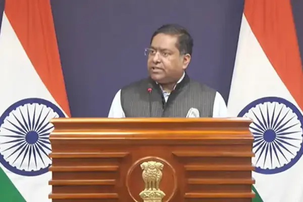 পাকিস্তান-আফগানিস্তান দ্বন্দ্বে কার পাশে আছে ভারত তা জানিয়েছেন ভারতীয় পররাষ্ট্র মন্ত্রণালয়ের মুখপাত্র রণধীর জসওয়াল।