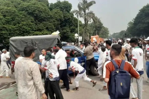 জুলাই যোদ্ধাদের ধাওয়া দিয়ে সংসদ ভবন এলাকা থেকে বের করে দিয়েছে আইনশৃঙ্খলা বাহিনী।