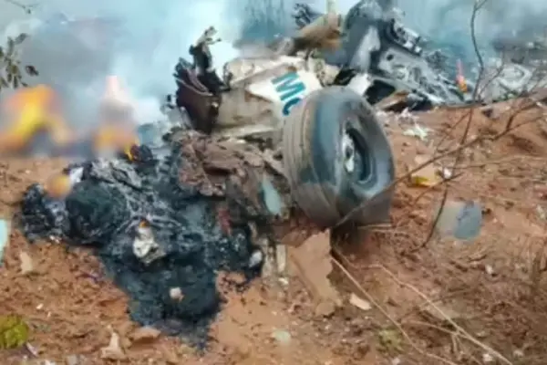 আশঙ্কা করা হচ্ছে, দুর্ঘটনায় বিমানে থাকা ১২ আরোহীর সবাই নিহত হয়েছেন।