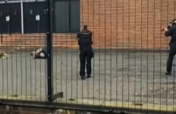 ম্যানচেস্টারে ইহুদি ধর্মাবলম্বীদের উপাসনালয়ে হামলার ঘটনায় অন্তত ২ জন নিহত হয়েছে।