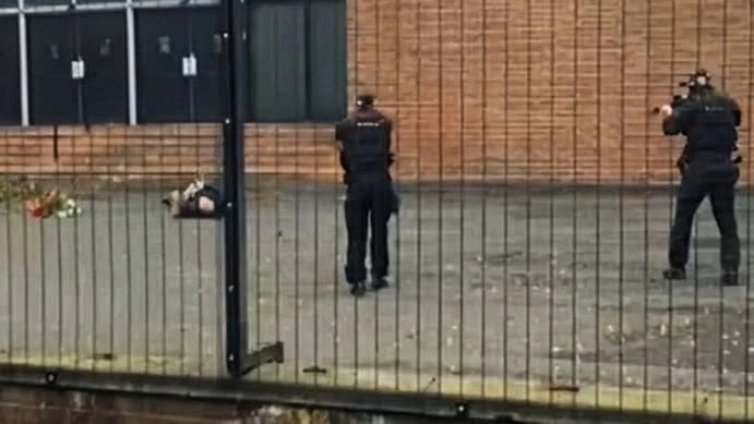 ম্যানচেস্টারে ইহুদি ধর্মাবলম্বীদের উপাসনালয়ে হামলার ঘটনায় অন্তত ২ জন নিহত হয়েছে।