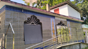 মসজিদে ঢুকে ইমামের কক্ষ থেকে টাকা চুরি করে নিয়ে গেছে চোর।