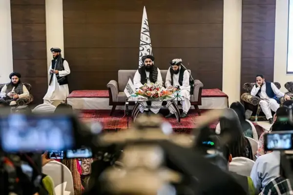 নতুন সংবাদ সম্মেলনে নারী সাংবাদিকদের আমন্ত্রণ জানান তালেবান মন্ত্রী।