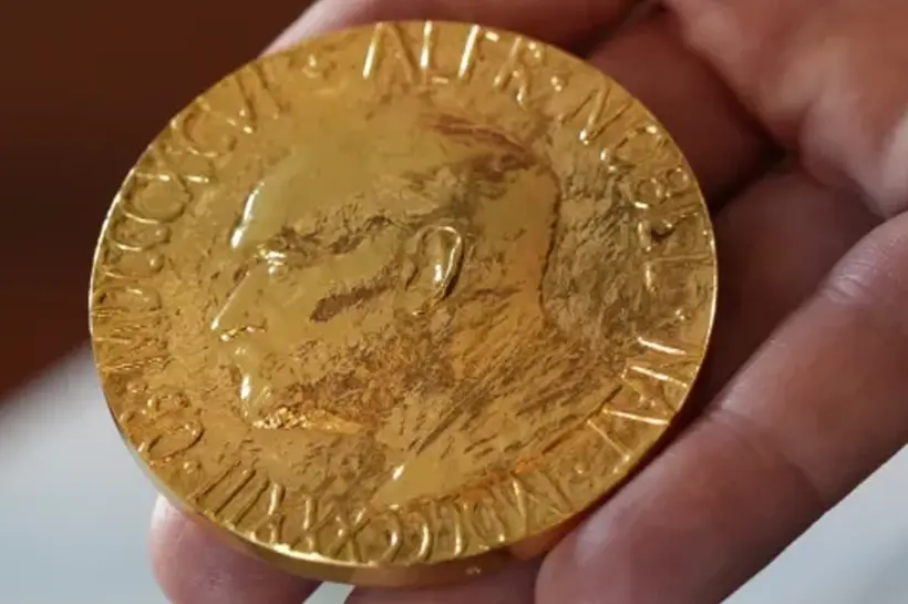 শান্তিতে নোবেল পুরস্কার জিতেছেন ভেনেজুয়েলার রাজনীতিক মারিয়া কোরিনা মাচাদো।