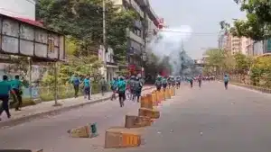 আইডিয়াল কলেজের শিক্ষার্থীদের সঙ্গে পুলিশের সংঘর্ষ হয়েছে।