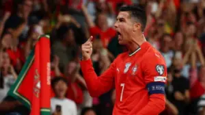 রোনালদো ছাড়িয়ে গেছেন গুয়াতেমালার কিংবদন্তী কার্লোস রুইজকে।